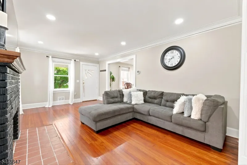 78 Fairmount Ter East Orange City, NJ 07018