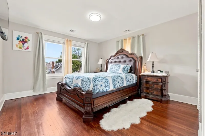 78 Fairmount Ter East Orange City, NJ 07018