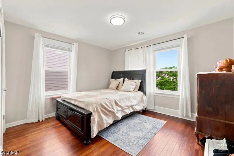 78 Fairmount Ter East Orange City, NJ 07018