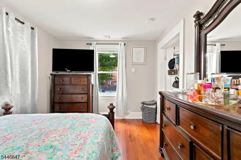 78 Fairmount Ter East Orange City, NJ 07018
