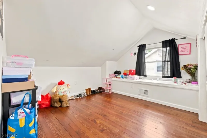 78 Fairmount Ter East Orange City, NJ 07018