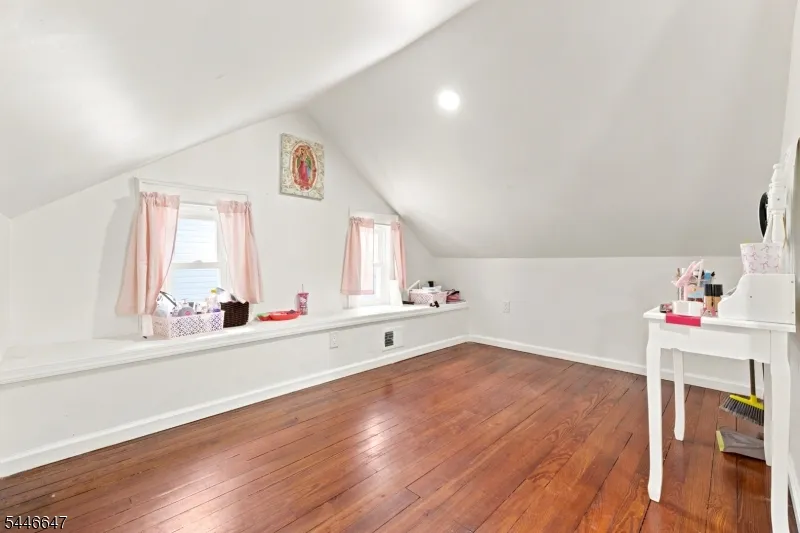 78 Fairmount Ter East Orange City, NJ 07018
