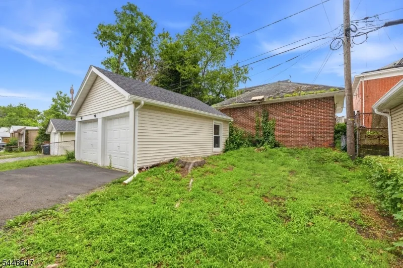 78 Fairmount Ter East Orange City, NJ 07018