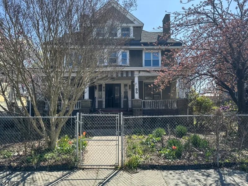 86 Hawthorne Ave East Orange City, NJ 07018