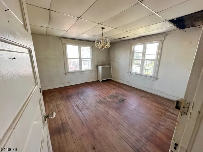 86 Hawthorne Ave East Orange City, NJ 07018
