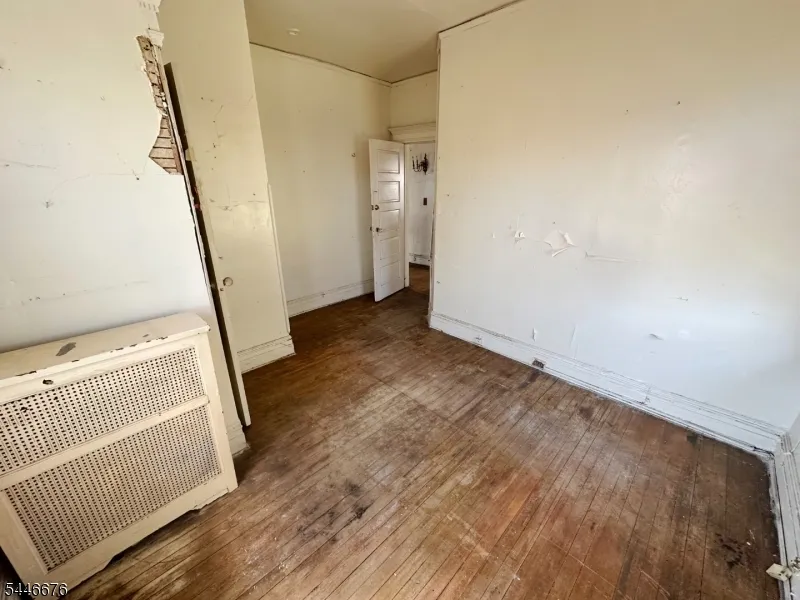 86 Hawthorne Ave East Orange City, NJ 07018