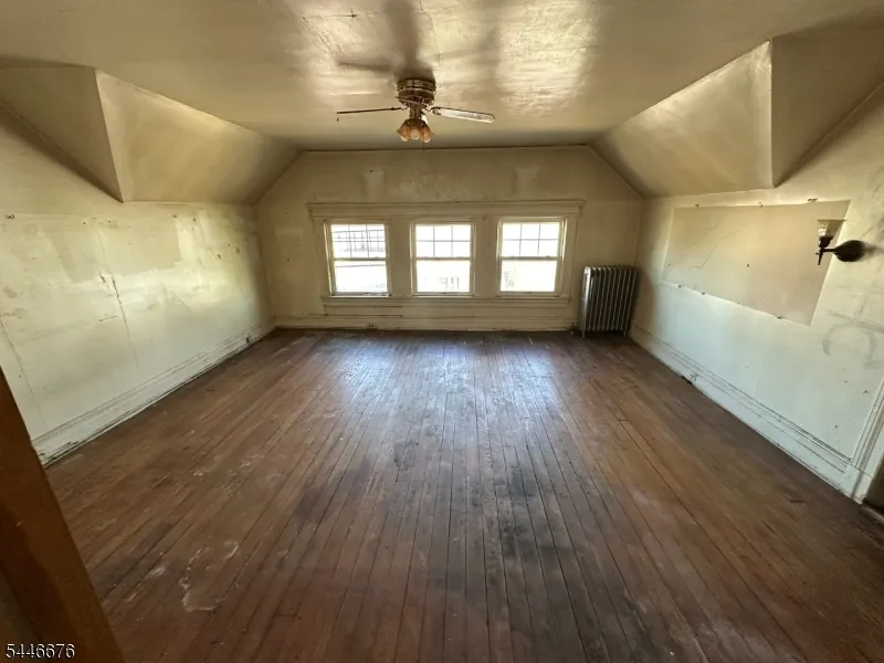 86 Hawthorne Ave East Orange City, NJ 07018