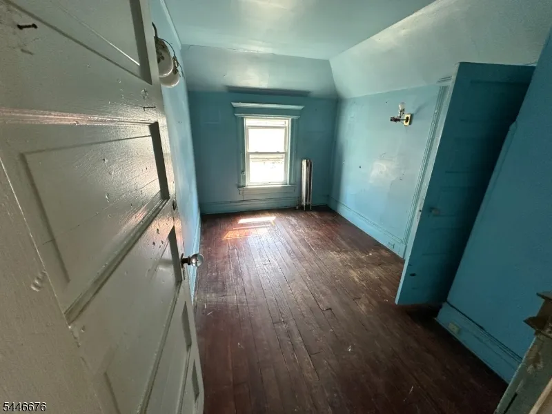 86 Hawthorne Ave East Orange City, NJ 07018