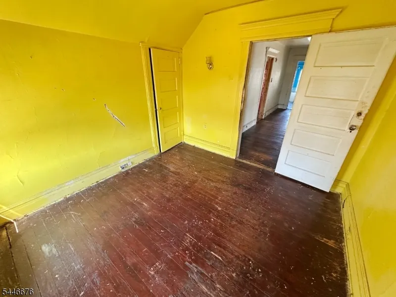 86 Hawthorne Ave East Orange City, NJ 07018