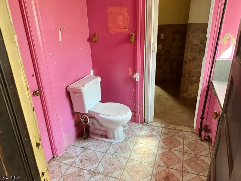 86 Hawthorne Ave East Orange City, NJ 07018