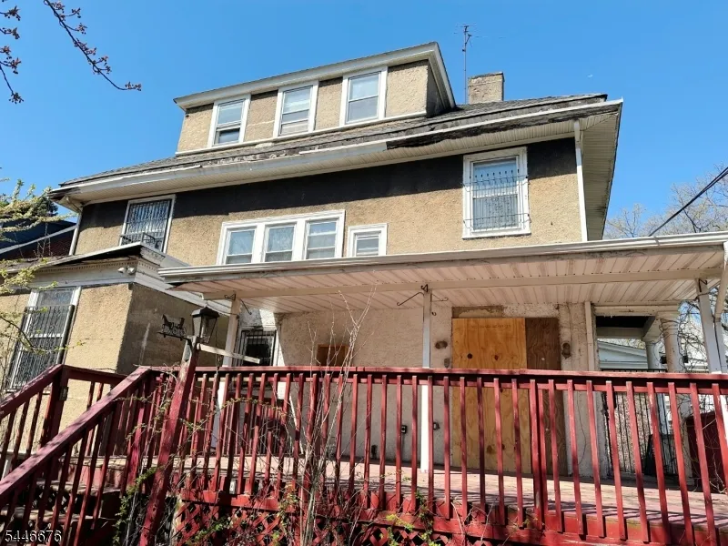 86 Hawthorne Ave East Orange City, NJ 07018