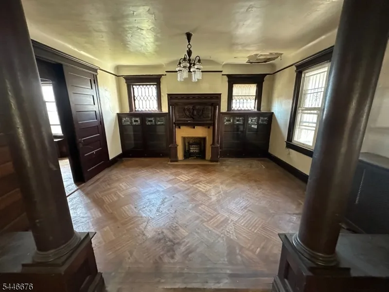 86 Hawthorne Ave East Orange City, NJ 07018