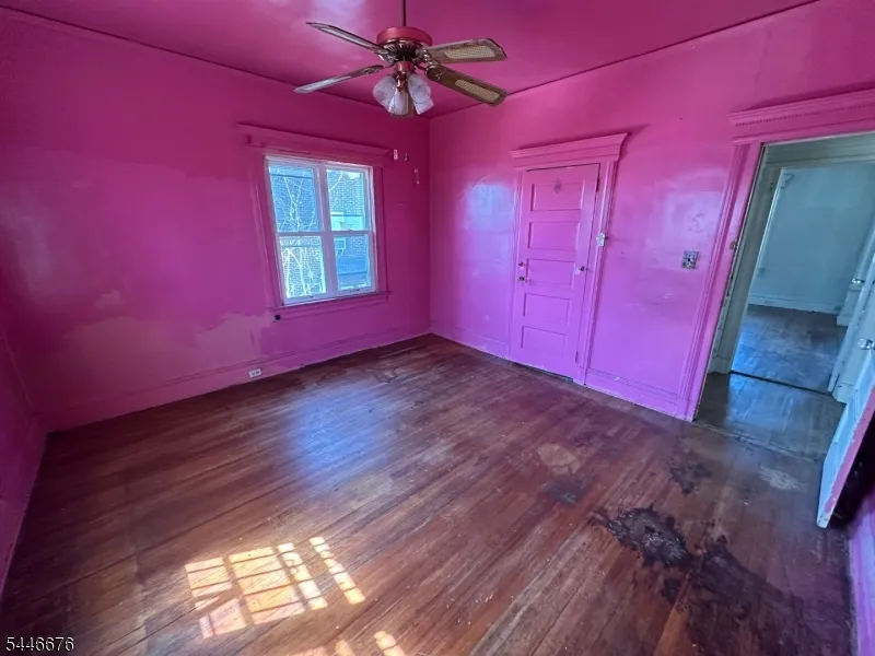 86 Hawthorne Ave East Orange City, NJ 07018