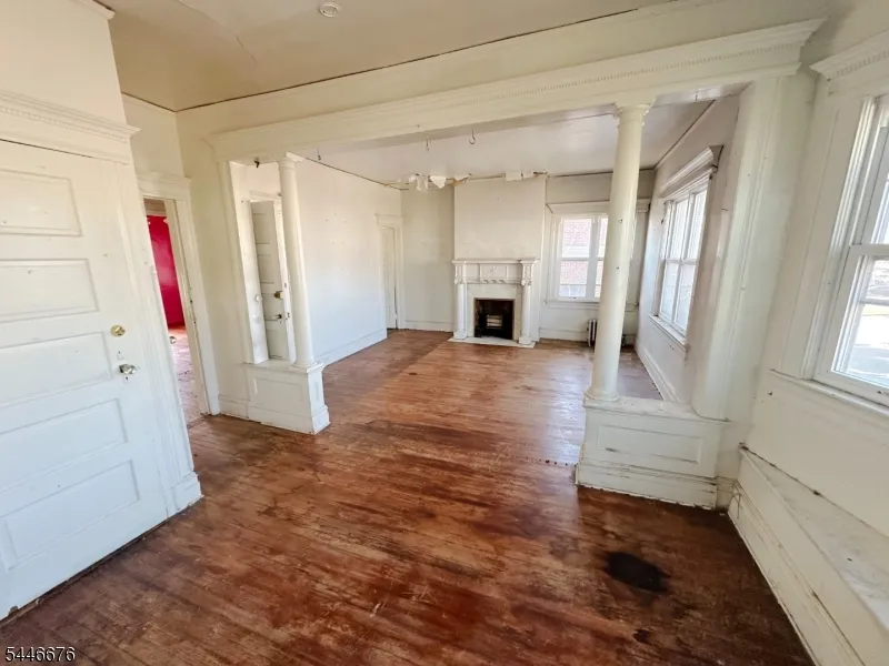 86 Hawthorne Ave East Orange City, NJ 07018