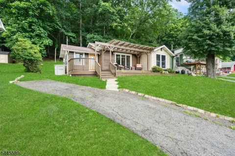 112 Seneca Lake Rd