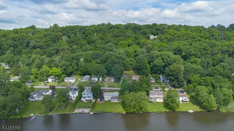 112 Seneca Lake Rd Sparta, NJ 07871