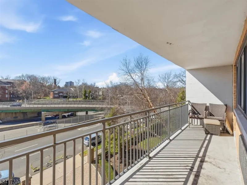 60 Parkway Dr East Orange City, NJ 07017