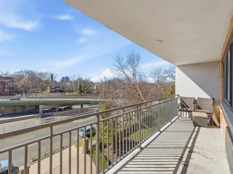 60 Parkway Dr