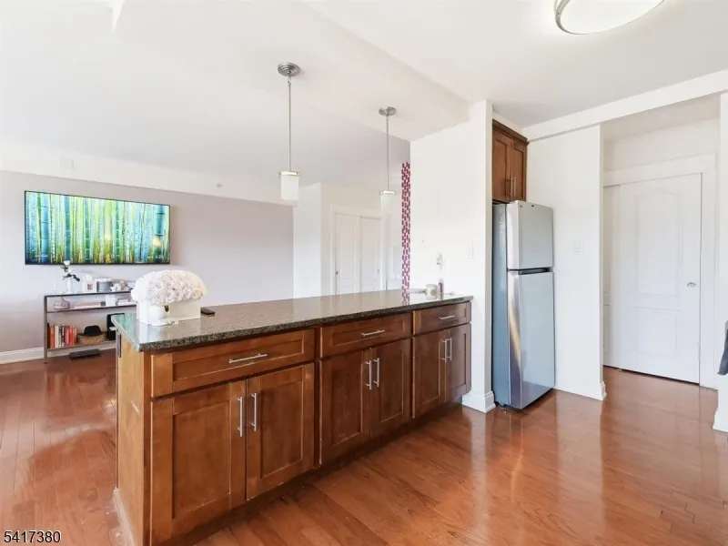60 Parkway Dr East Orange City, NJ 07017