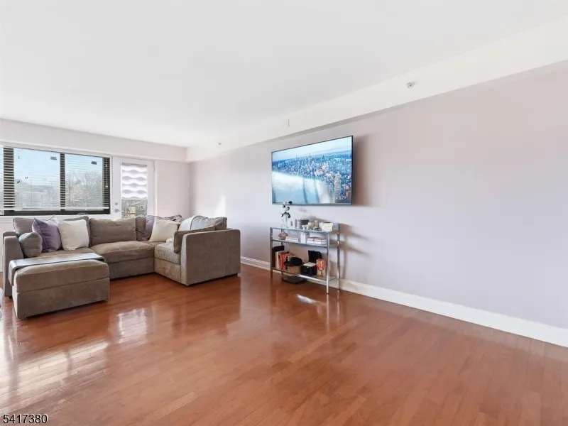 60 Parkway Dr East Orange City, NJ 07017