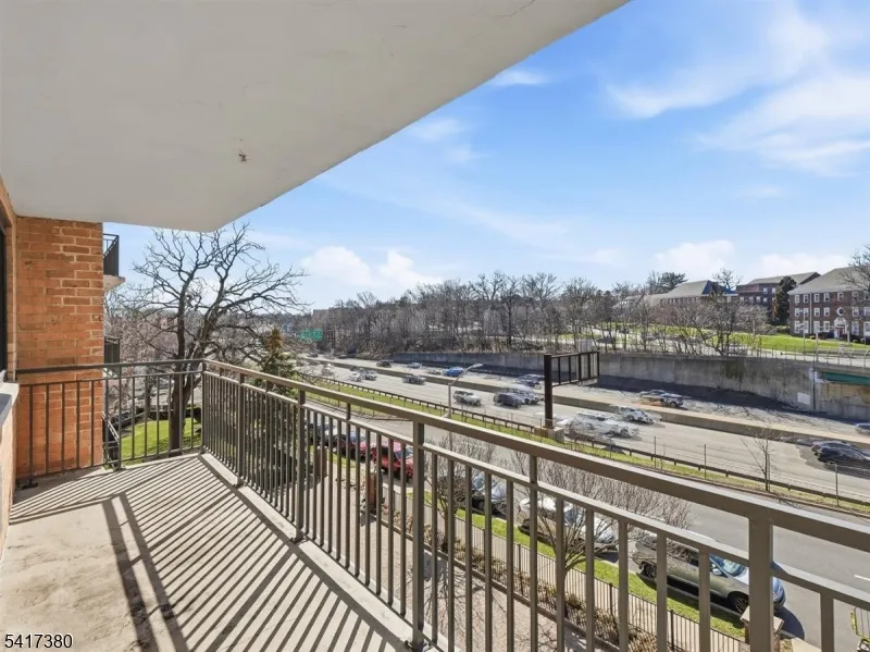 60 Parkway Dr East Orange City, NJ 07017