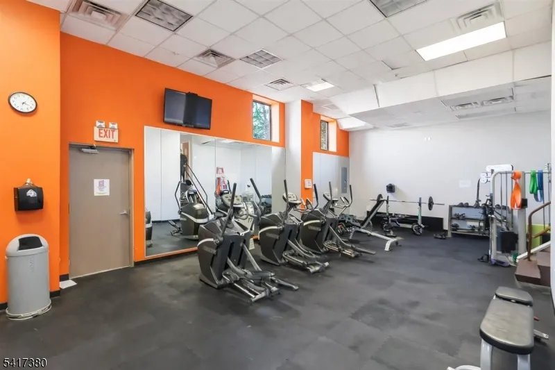 60 Parkway Dr East Orange City, NJ 07017
