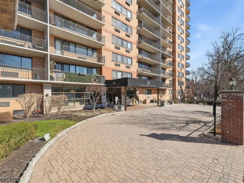 60 Parkway Dr East Orange City, NJ 07017