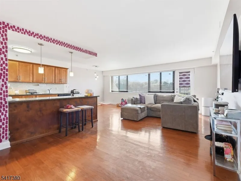 60 Parkway Dr East Orange City, NJ 07017