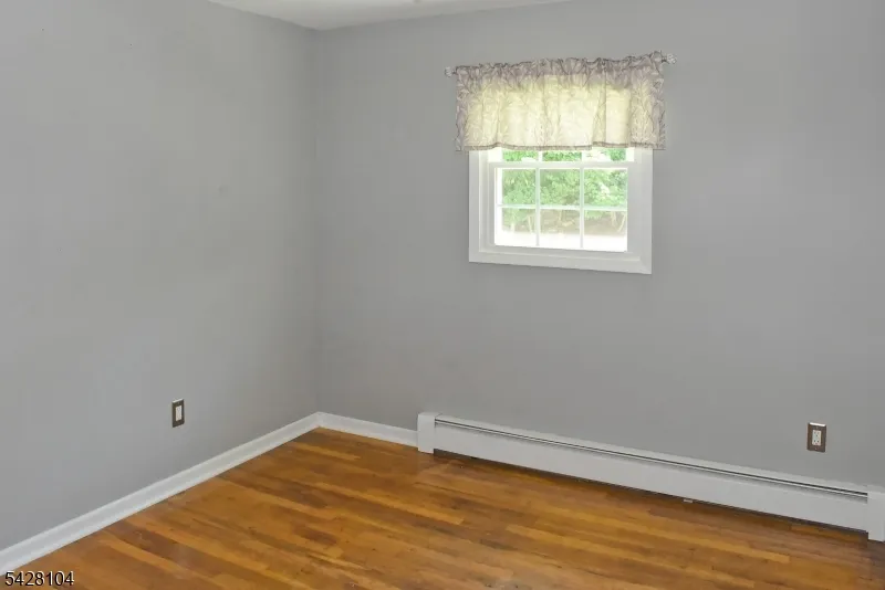 121 Leland Trl Hopatcong, NJ 07843