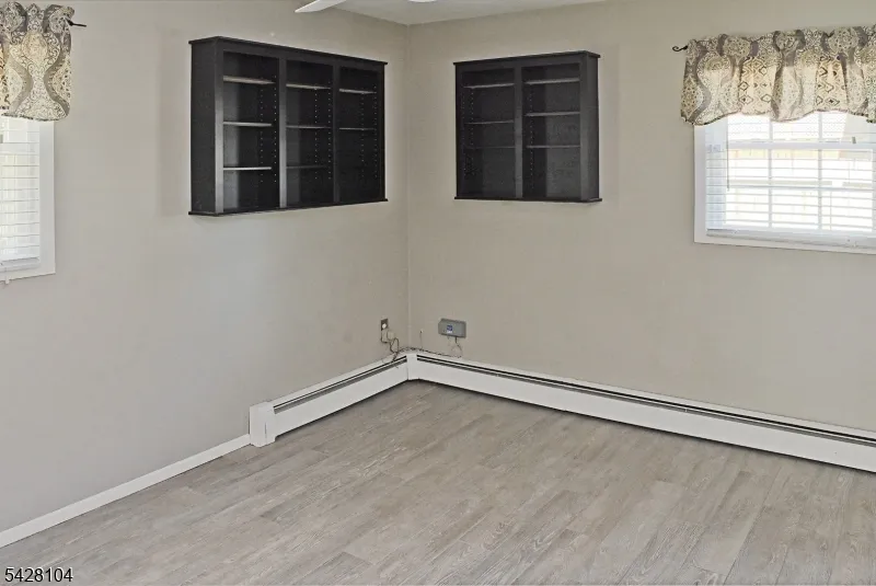 121 Leland Trl Hopatcong, NJ 07843