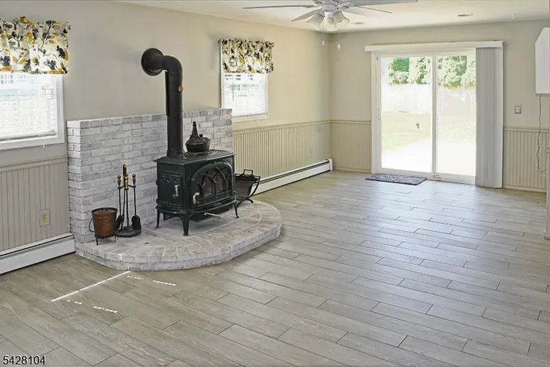 121 Leland Trl Hopatcong, NJ 07843