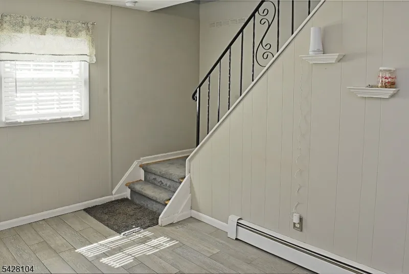 121 Leland Trl Hopatcong, NJ 07843
