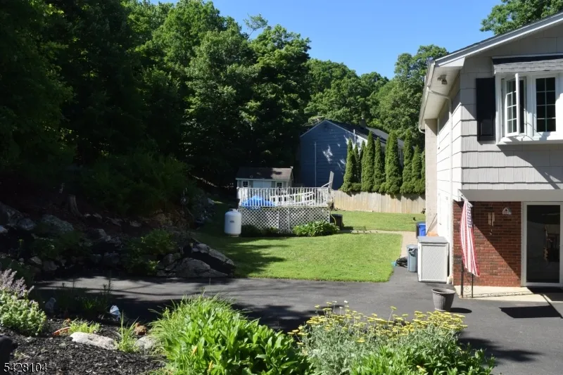 121 Leland Trl Hopatcong, NJ 07843