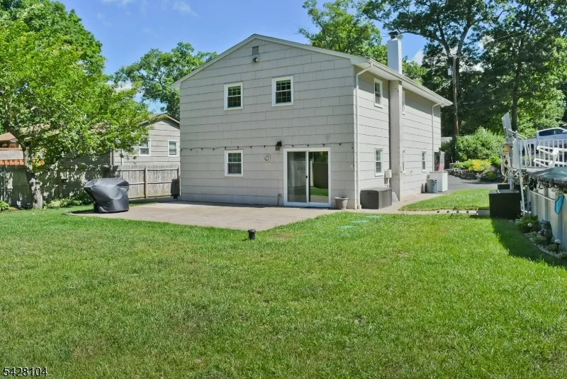 121 Leland Trl Hopatcong, NJ 07843