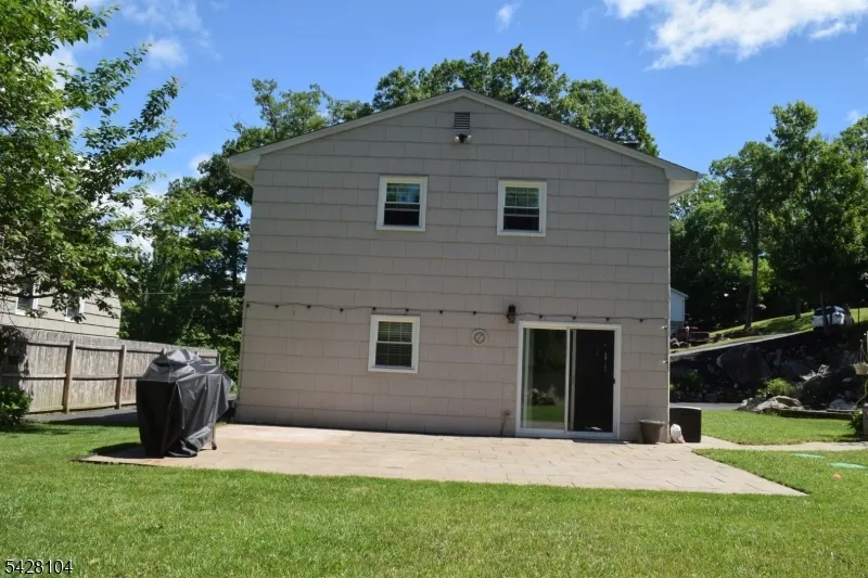 121 Leland Trl Hopatcong, NJ 07843