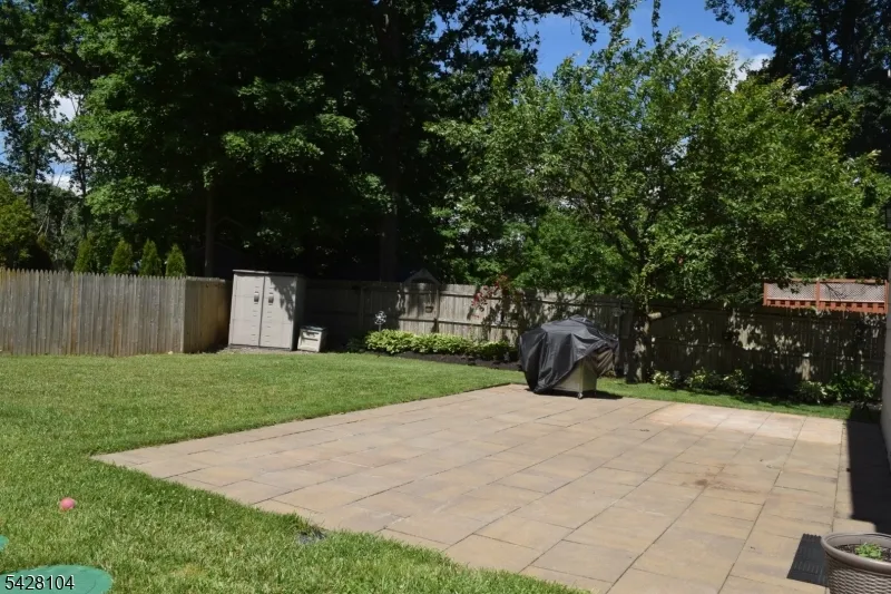 121 Leland Trl Hopatcong, NJ 07843