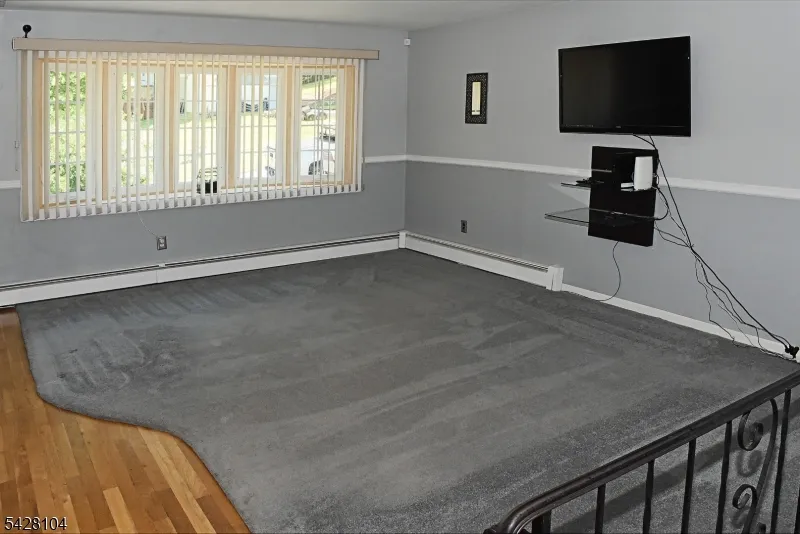 121 Leland Trl Hopatcong, NJ 07843