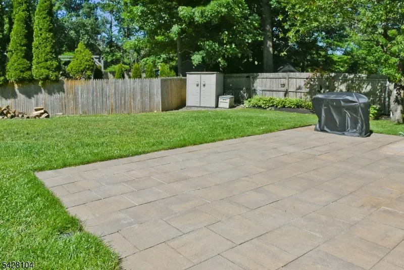 121 Leland Trl Hopatcong, NJ 07843