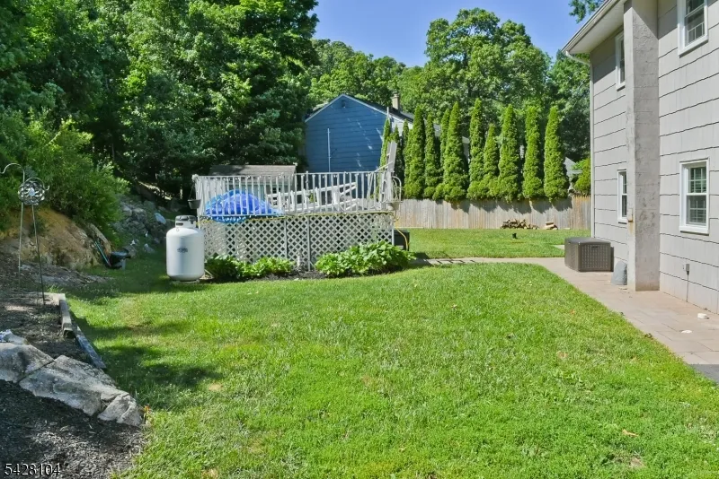 121 Leland Trl Hopatcong, NJ 07843