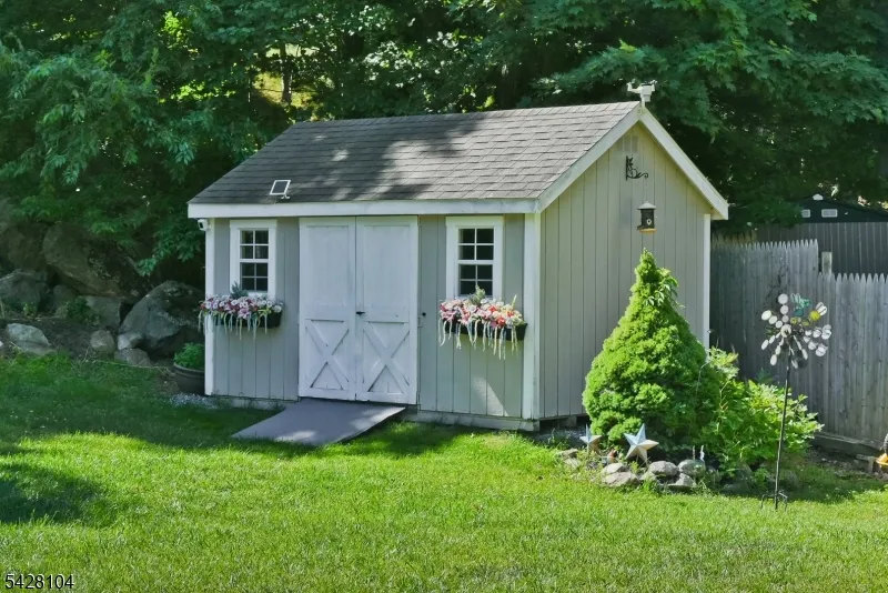 121 Leland Trl Hopatcong, NJ 07843