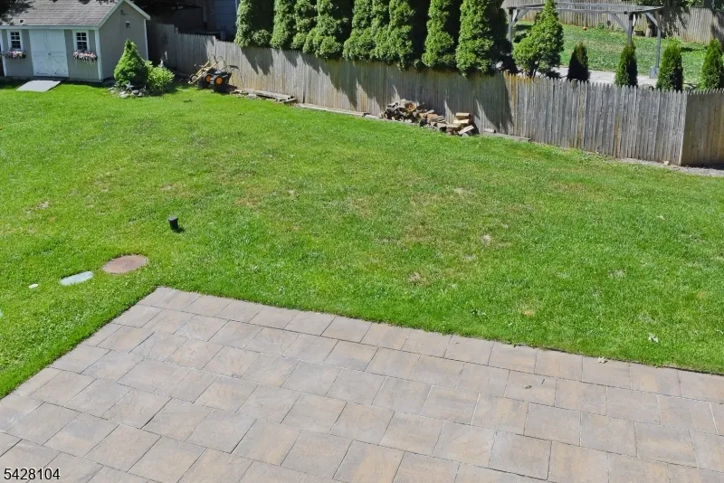 121 Leland Trl Hopatcong, NJ 07843