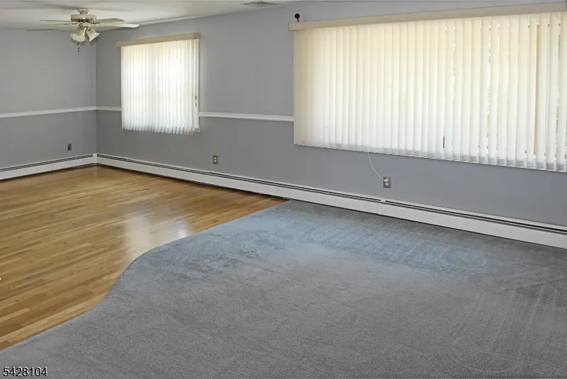 121 Leland Trl Hopatcong, NJ 07843