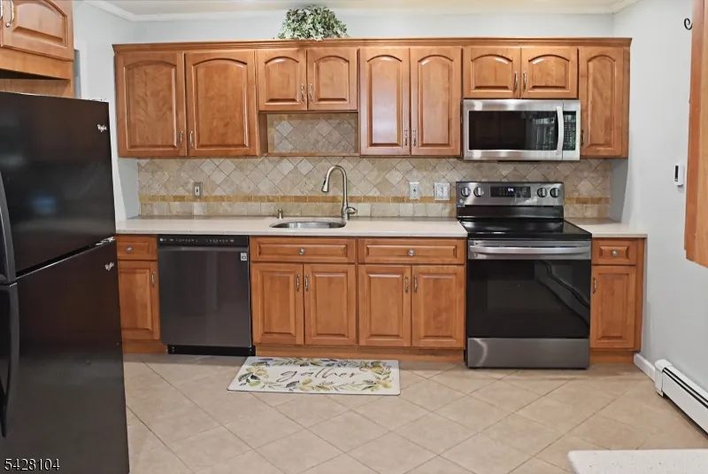 121 Leland Trl Hopatcong, NJ 07843