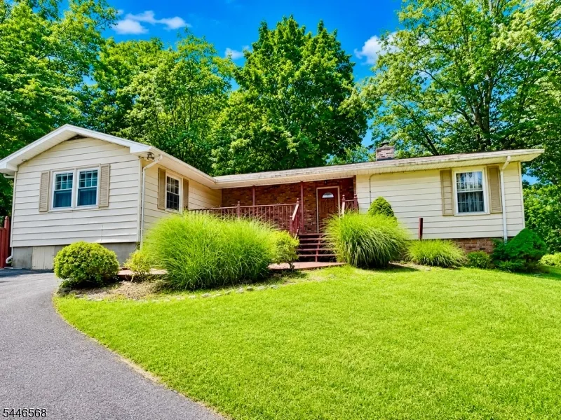 18 Summit Rd Sparta, NJ 07871