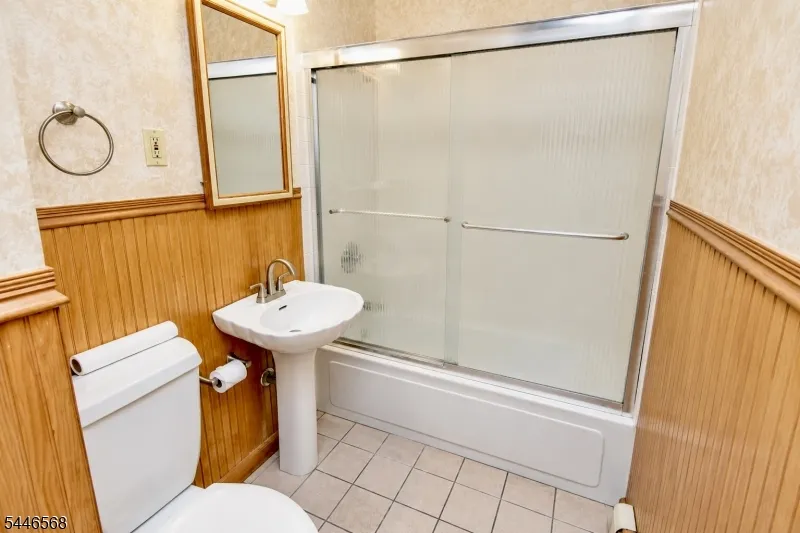 18 Summit Rd Sparta, NJ 07871