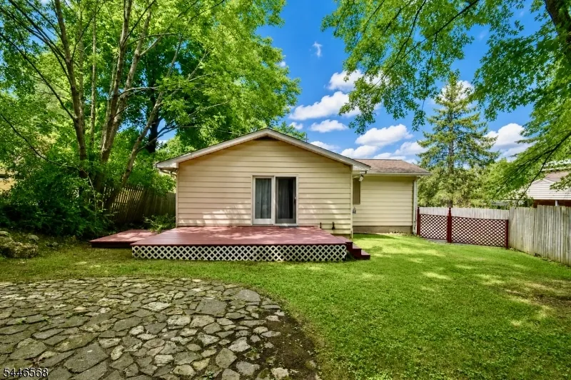 18 Summit Rd Sparta, NJ 07871