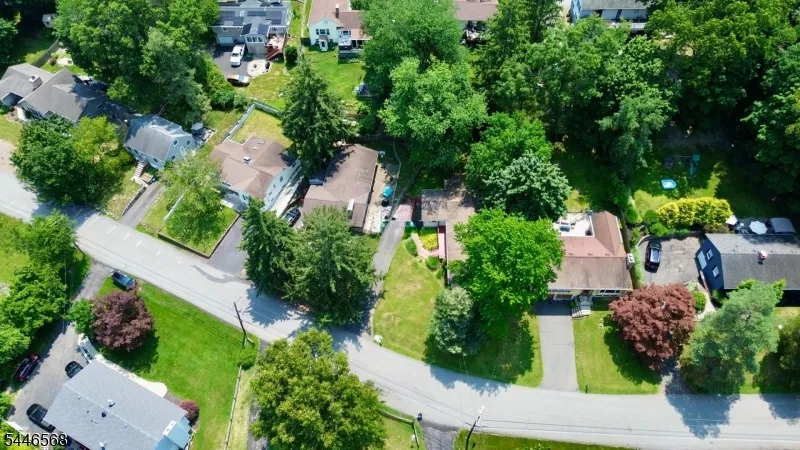 18 Summit Rd Sparta, NJ 07871