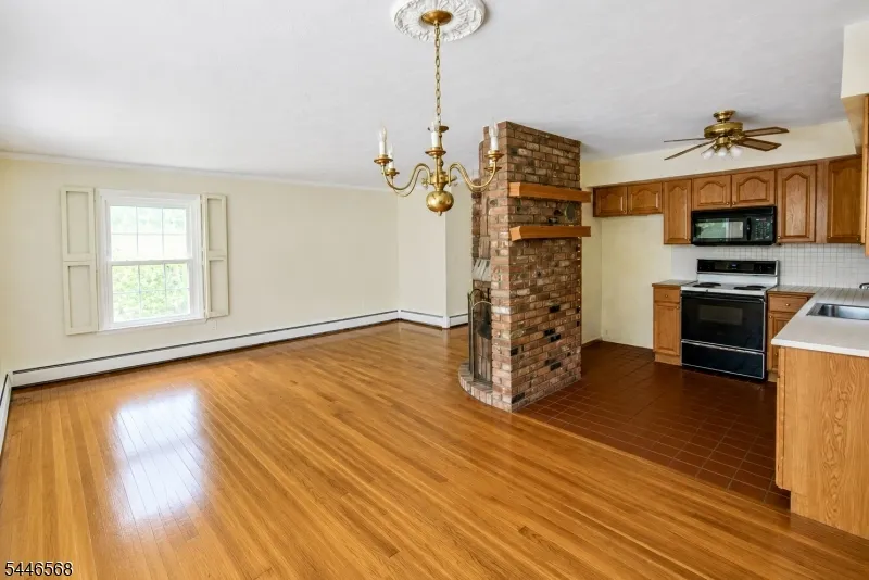 18 Summit Rd Sparta, NJ 07871