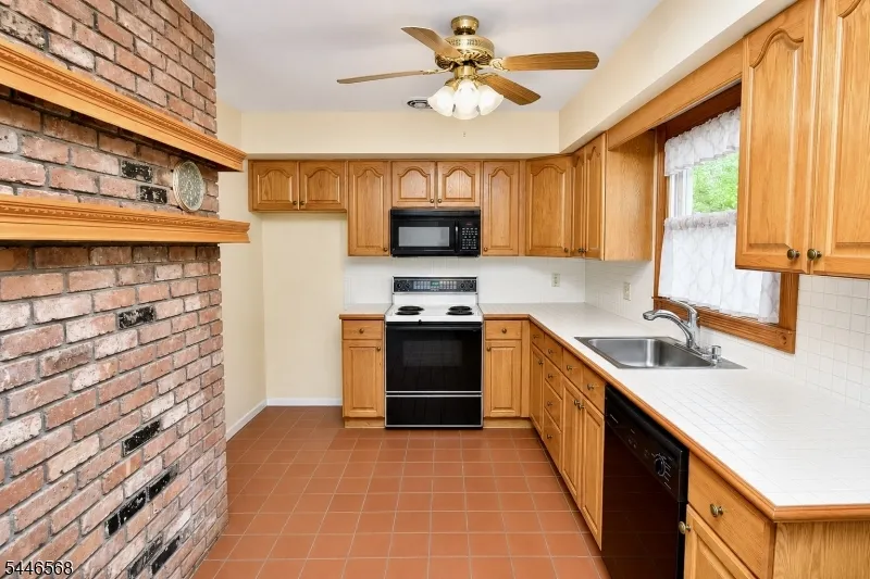 18 Summit Rd Sparta, NJ 07871