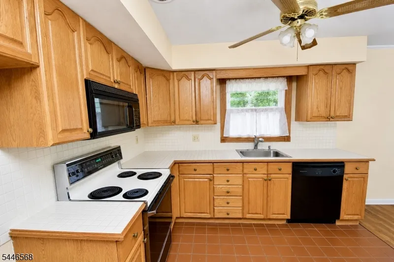 18 Summit Rd Sparta, NJ 07871